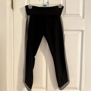 LuluLemon Athletic Leggings Womens Cropped Yoga Pants Gray Black Size Small